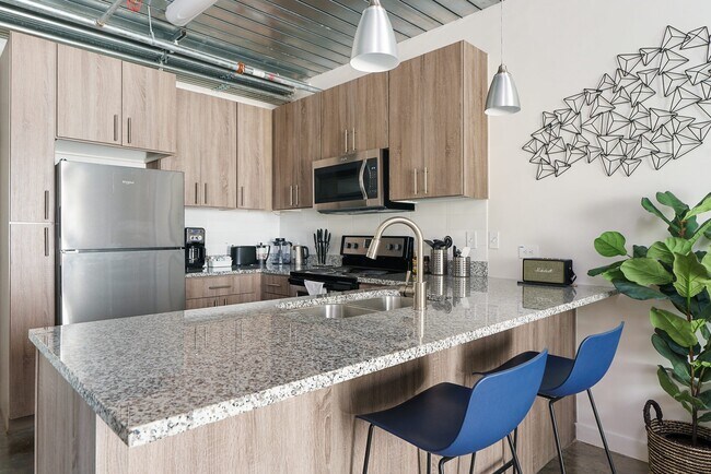 Primary Photo - Live in Midtown for $1,515 – Prime Location!
