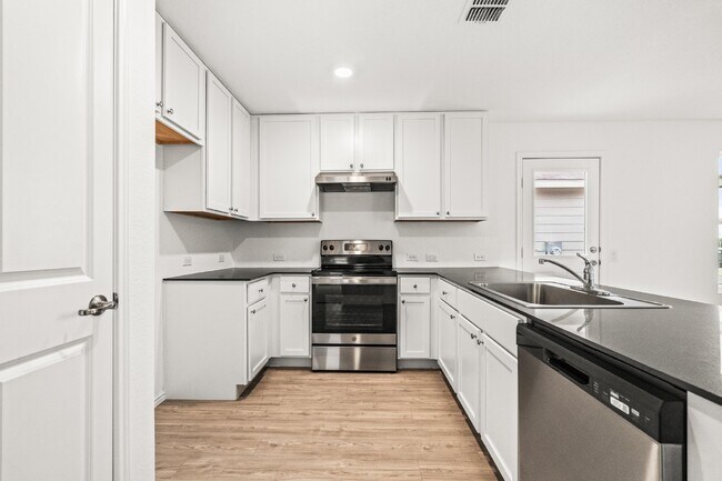 Building Photo - 907 Stricker Path