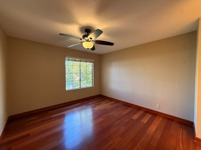Building Photo - Bright 2BR/2BA Lofted Home with High Ceilings, Pool & 2 Parking Spaces in Clairemont!