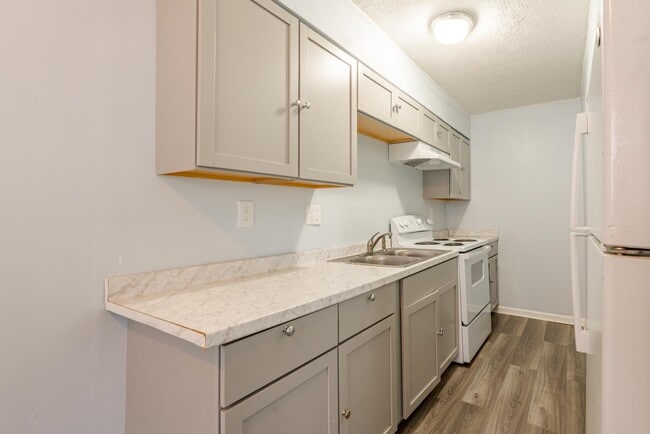 Building Photo - 209 N Woodland Dr