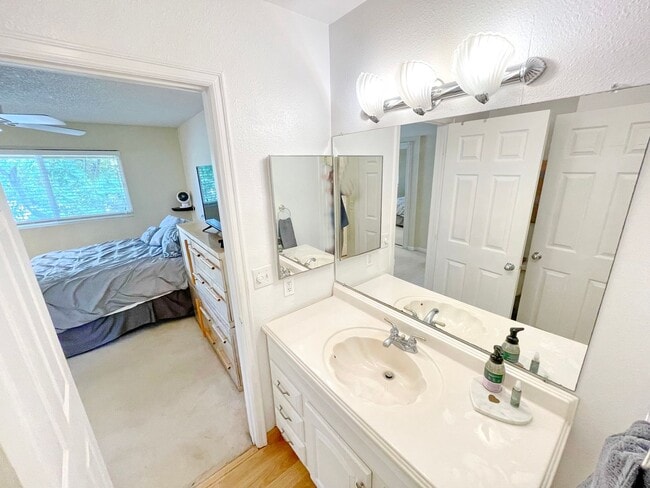 Building Photo - Maui Gardens - Central Kihei Resort Style Complex - Furnished 2 bed/1.5bath