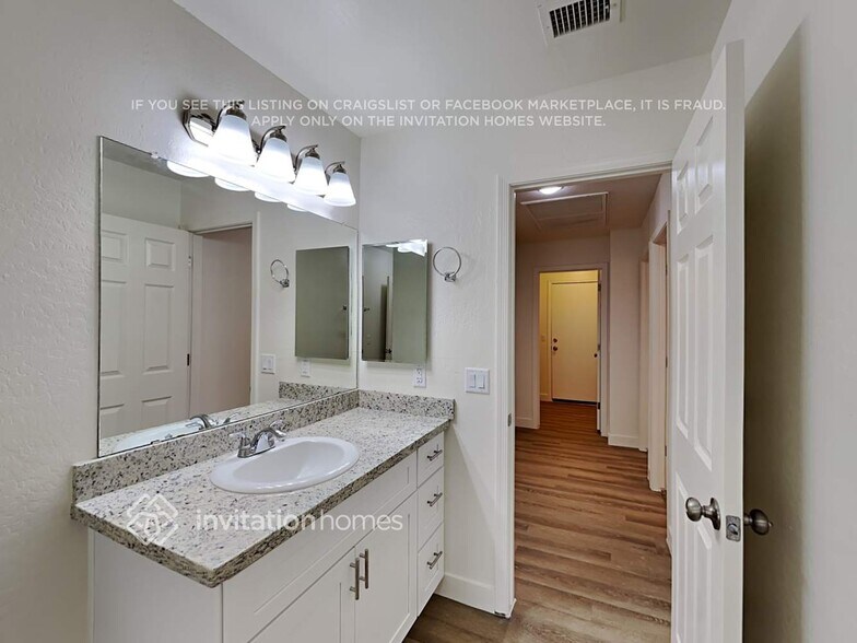 Building Photo - 13737 W Solano Dr