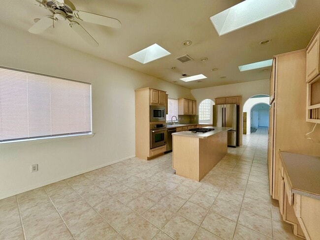 Building Photo - NE HEIGHTS