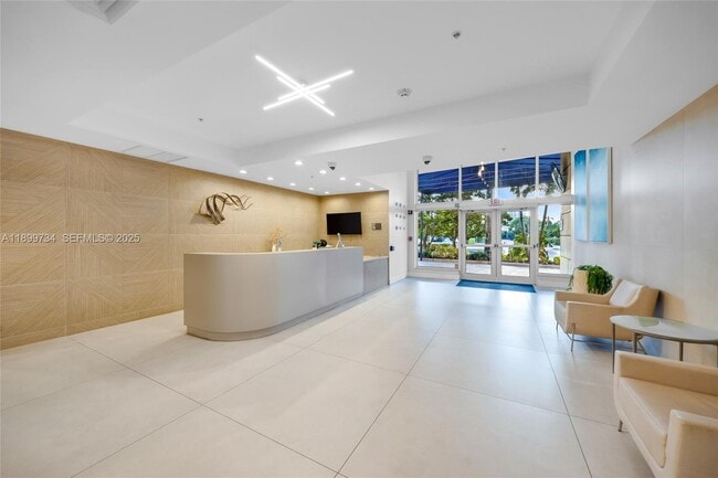 Building Photo - 704 N Ocean Blvd