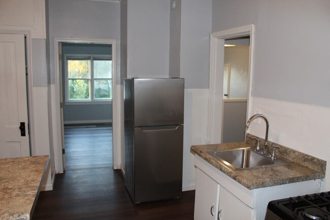 Building Photo - 396 Van Buren Ave