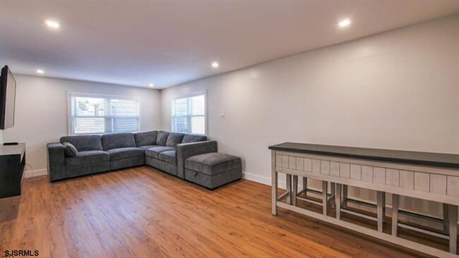 Building Photo - 219 N Clermont Ave