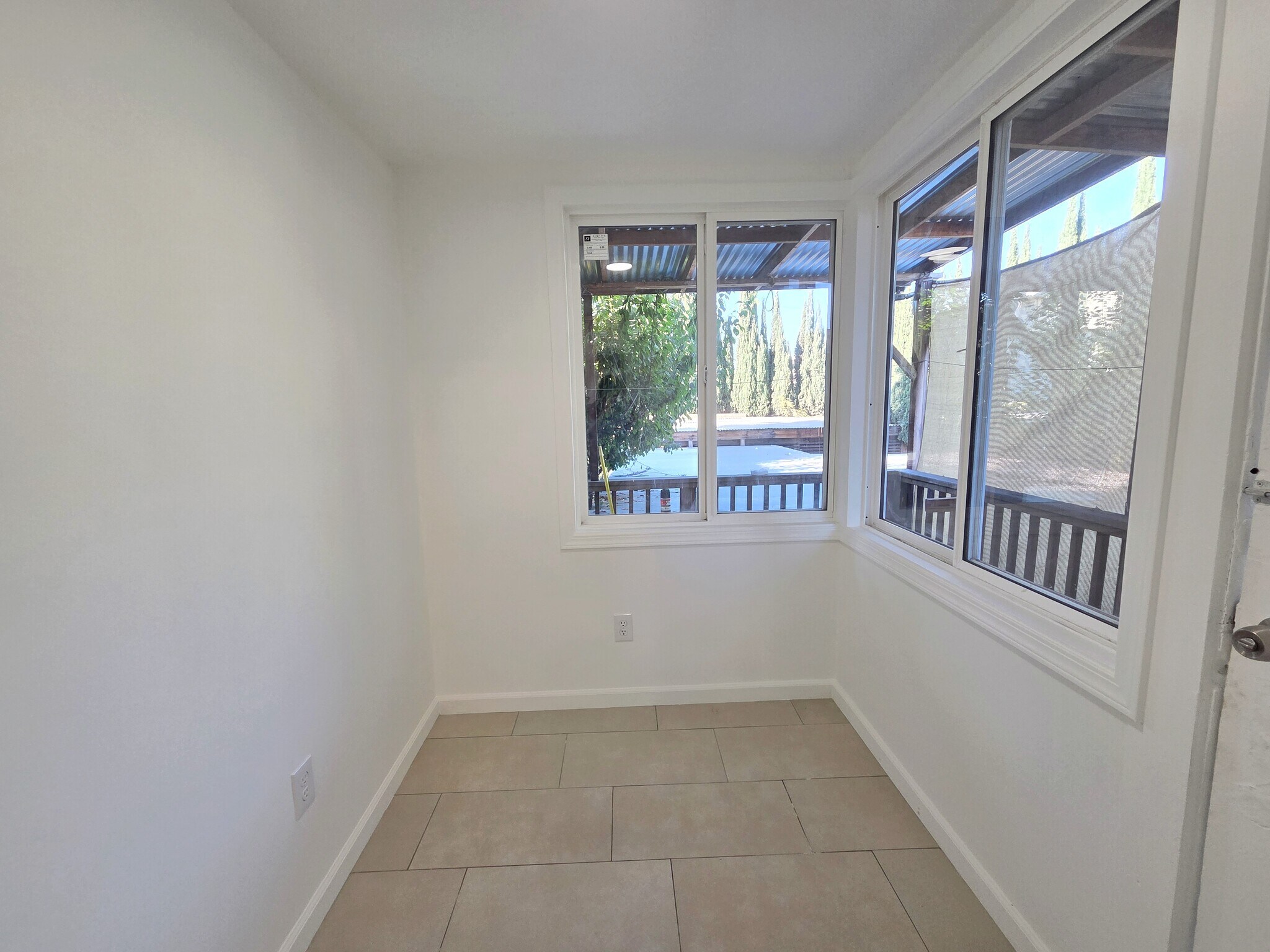 Breakfast nook - 1615 Pennsylvania Ave