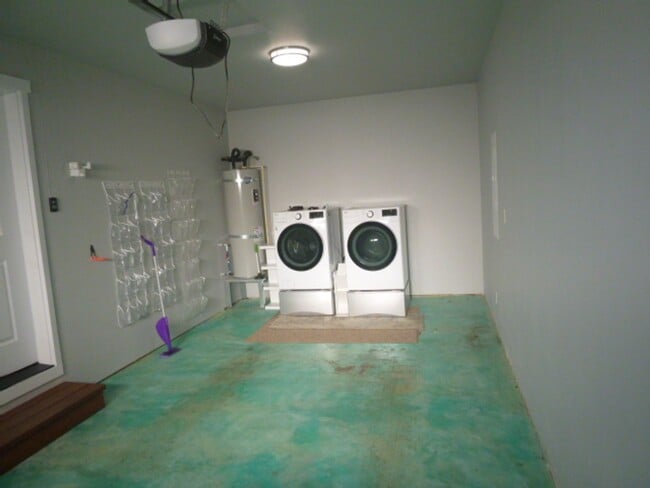 Building Photo - 2 bedroom close to the beach