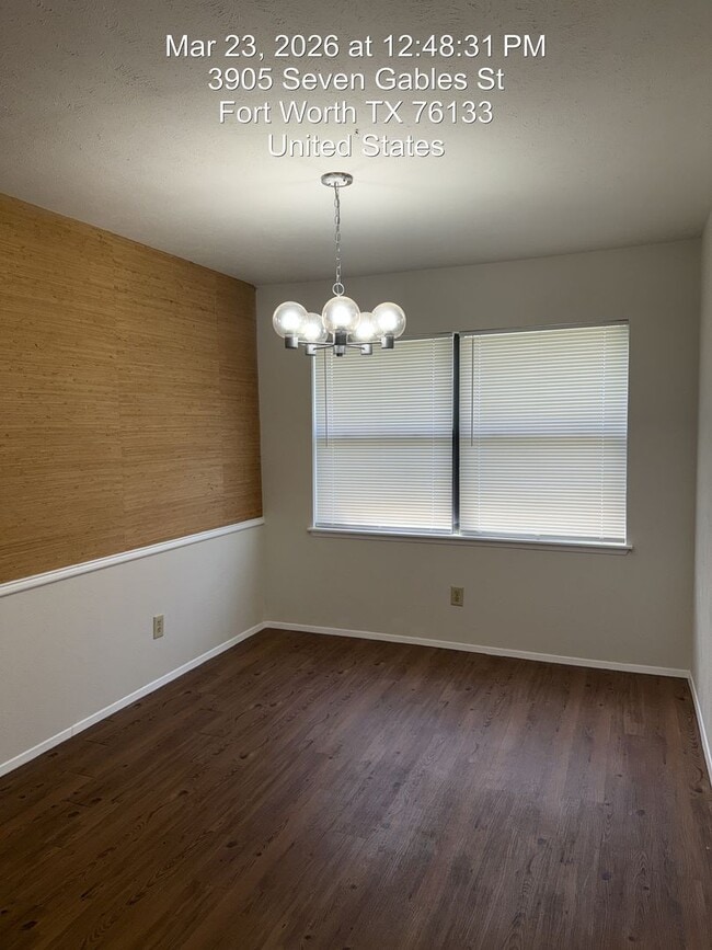 Building Photo - 3905 7 Gables St