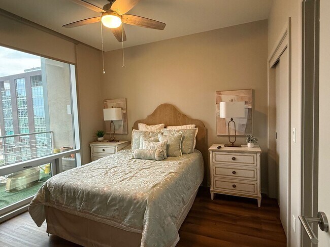 Building Photo - River Market Tower - Unit 1406