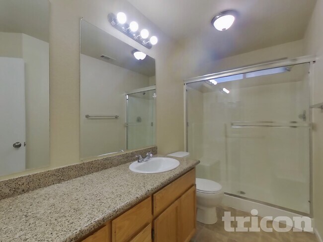 Building Photo - 715 Lotz Way