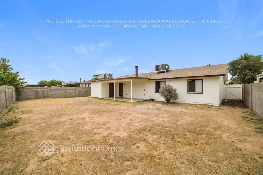 Building Photo - 2913 E Dolphin Ave