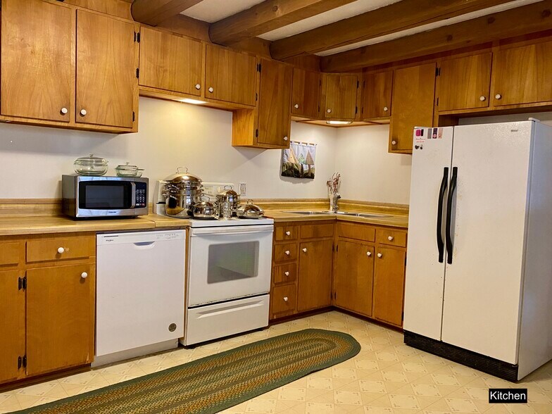 Kitchen - 195 Brook St