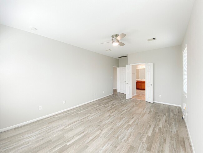 Building Photo - 6227 Carnaby Ln