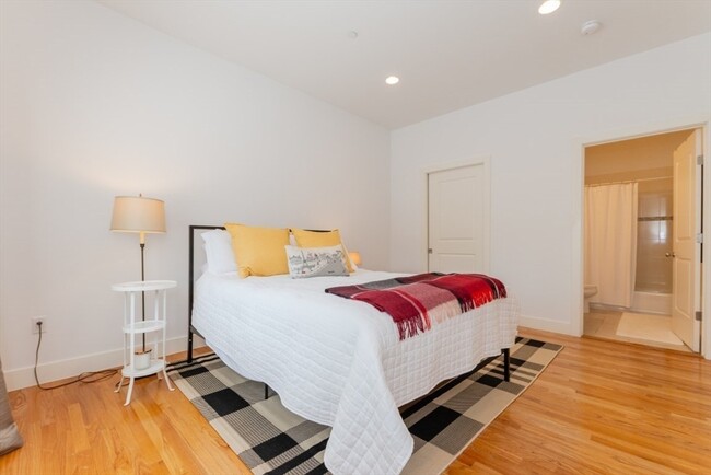 Building Photo - 769 Heath St