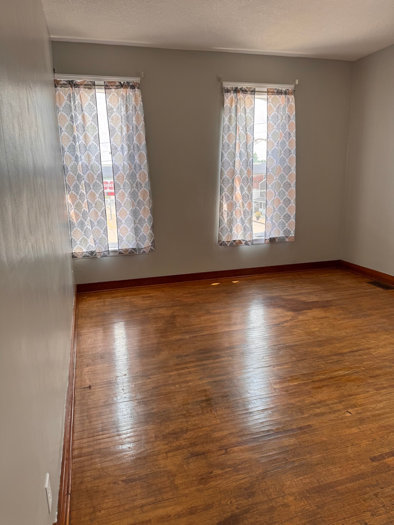 Living room with hardwood floors - 102 E Main St