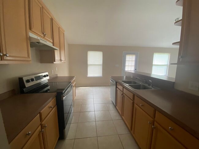 Building Photo - 2360 Crescent Rd