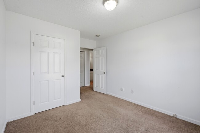 Building Photo - 202 Starcrest Dr