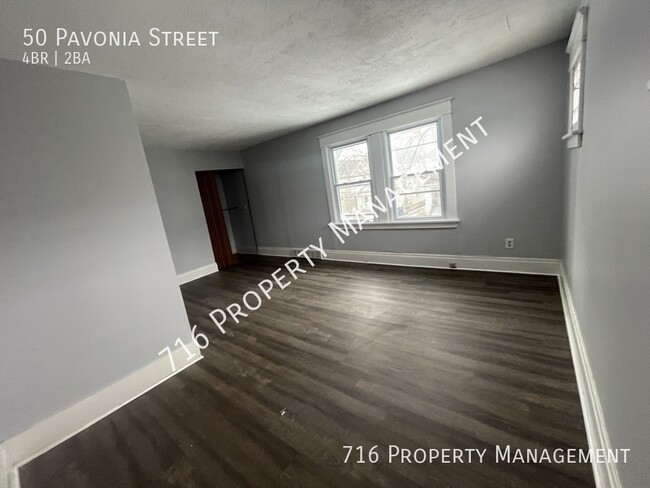 Building Photo - 4 Bedroom House Available in the heart of ...