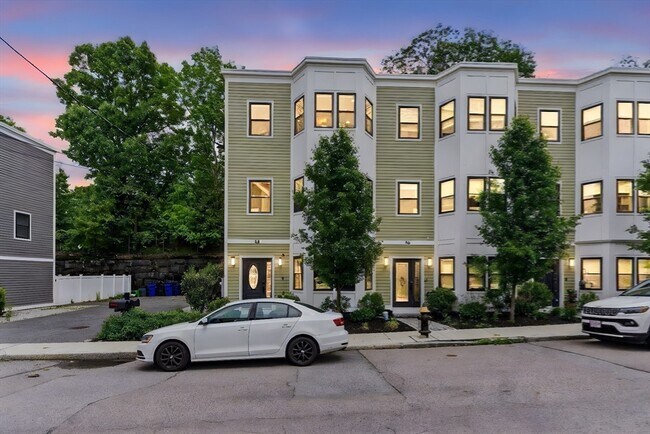 Building Photo - 54 Robey St