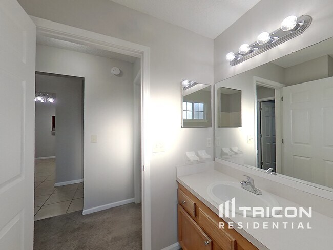 Building Photo - 3210 Chantilly Ct