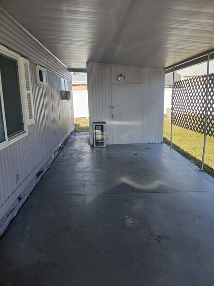 Building Photo - 2505 E Bay Dr