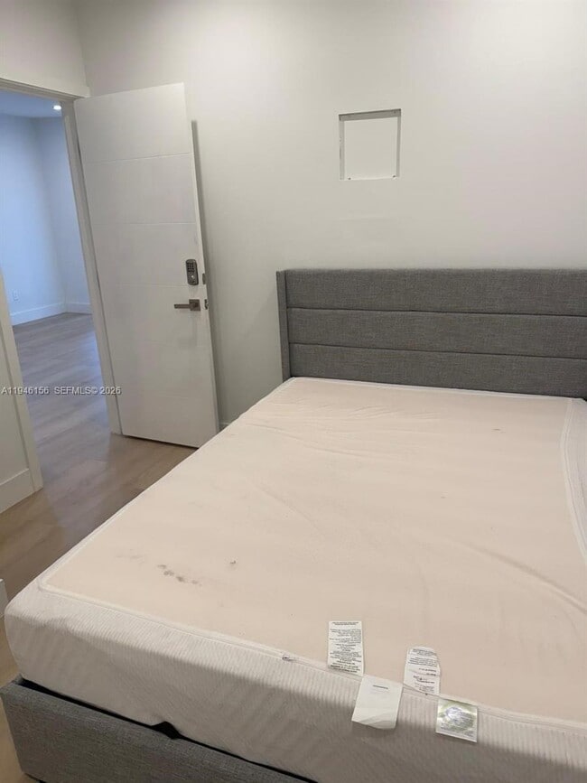 Building Photo - 21 NE 48th St