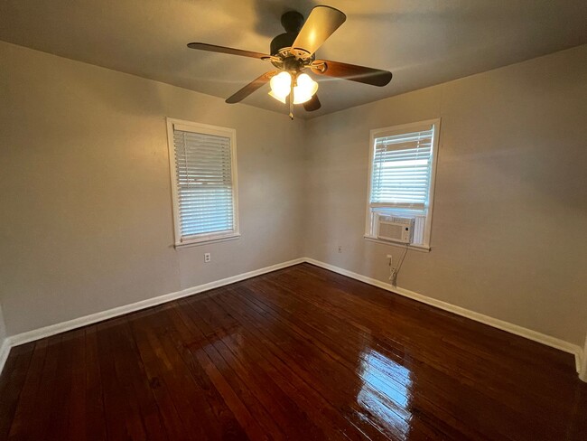 Building Photo - 2 Bed Moore