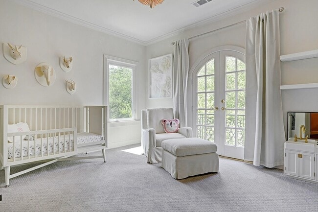 Building Photo - 3779 Robinhood St