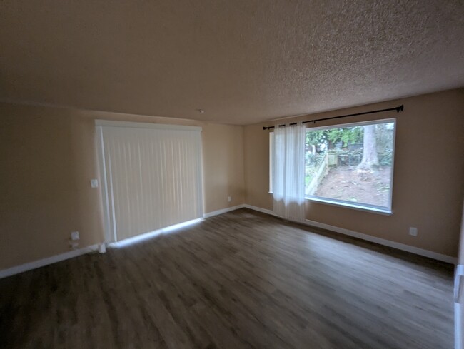 Door to balcony and Window to yard in living room - 6115 W Beech St