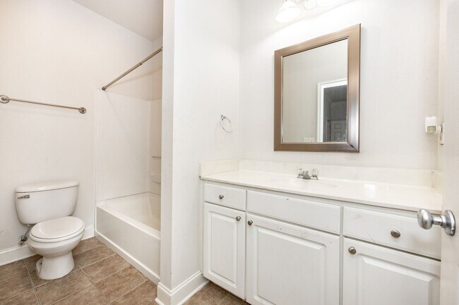 Building Photo - 900 Dean Lee Dr