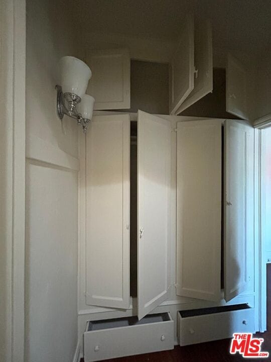 Building Photo - 624 S Berendo St