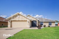 Building Photo - 414 Willowbrook Dr