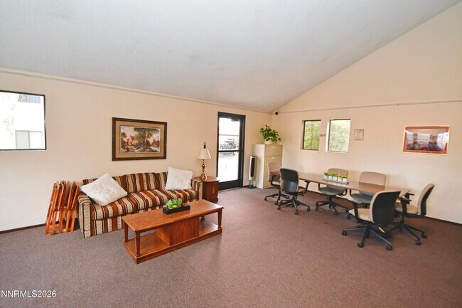 Building Photo - 2955 Lakeside Dr