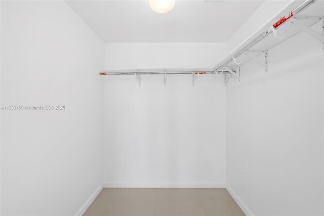 Building Photo - 495 Brickell Ave