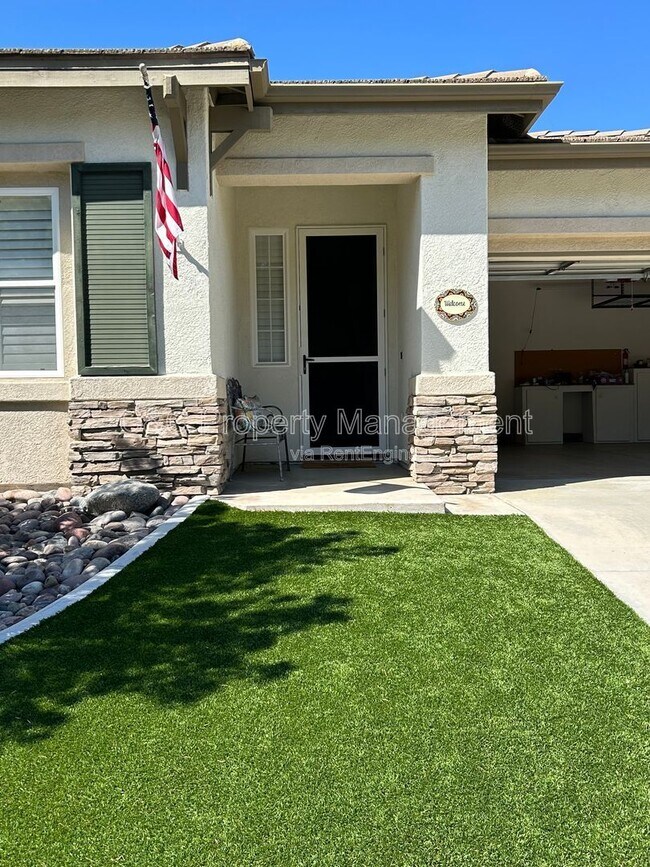 Building Photo - 30934 Crystalaire Dr