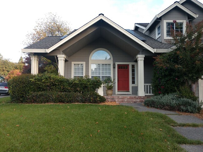 Building Photo - 3+ Bedroom Glen Ellen Home!