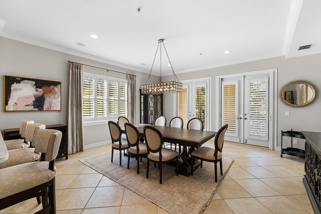 Building Photo - 2864 Tiburon Blvd E