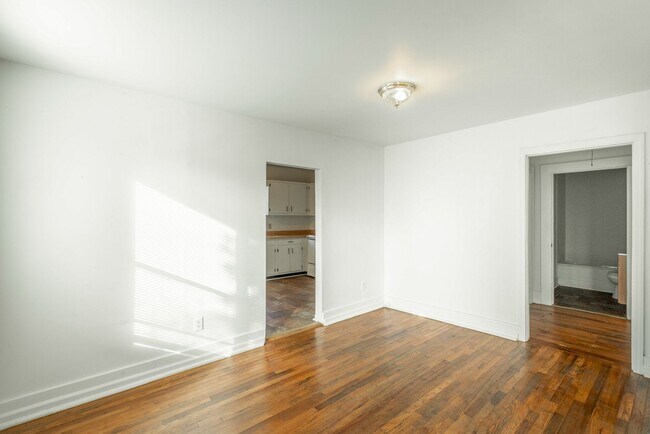 Building Photo - Updated 2 Bedroom Red Bank Home with Porch and Backyard