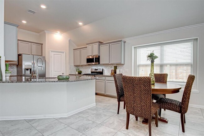 Building Photo - 1006 Warm Summer Dr