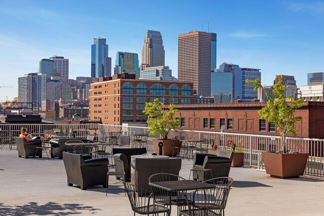 Building Photo - 700 N Washington Ave