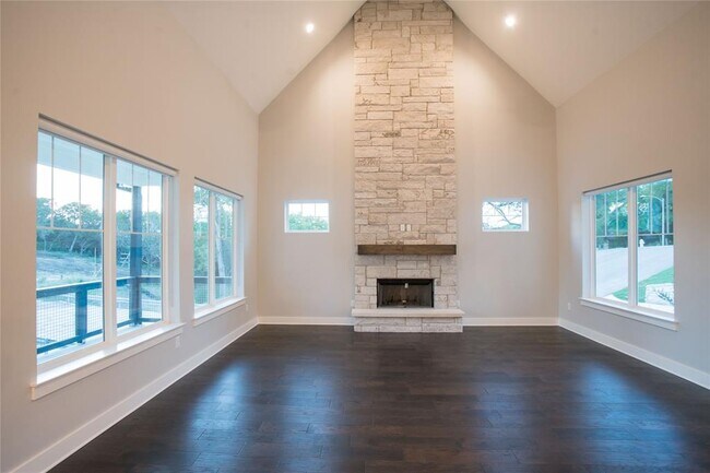 Building Photo - 3018 Sunridge Dr