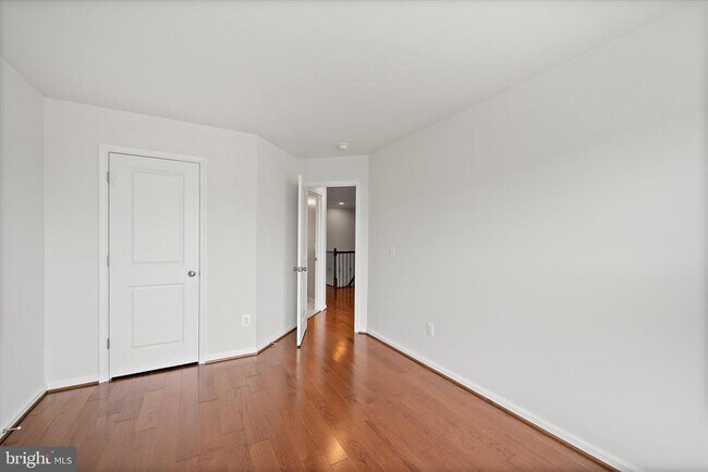 Building Photo - 42424 Dogwood Glen Square