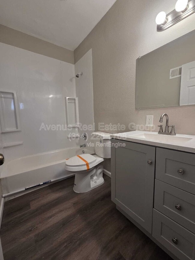 Building Photo - 1131 N Florissant Rd