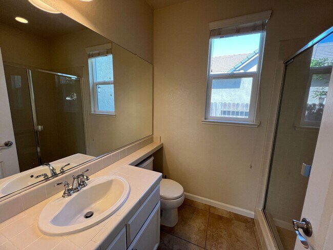 Building Photo - Gorgeous Stone Creek Home!