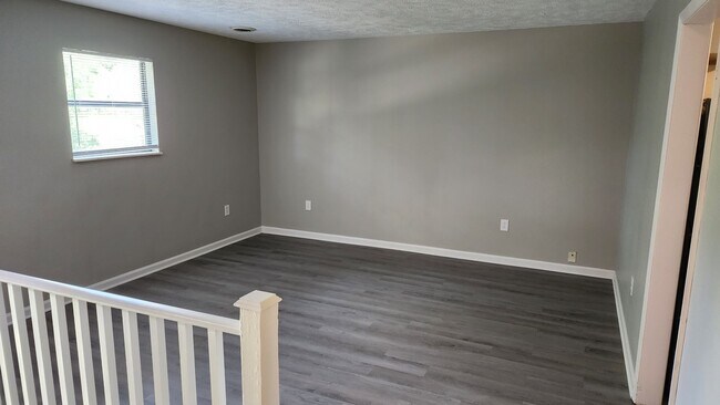 Building Photo - Nice Split Level Home- Ready for you to Call Home Today!