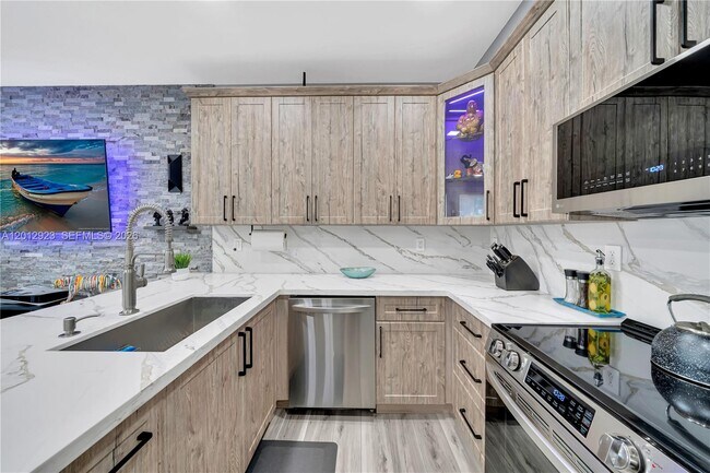 Building Photo - 4361 SW 160th Ave