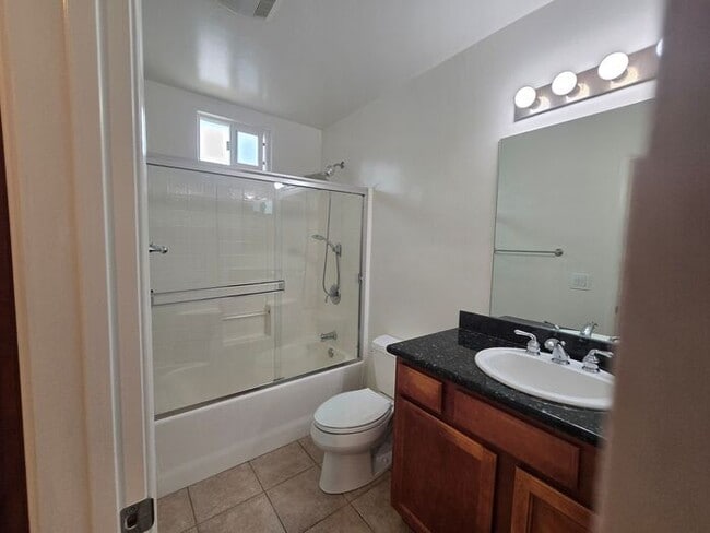 Building Photo - 1 BD / 1 BTH Home on Hornblend with Parking in Pacific Beach San Diego