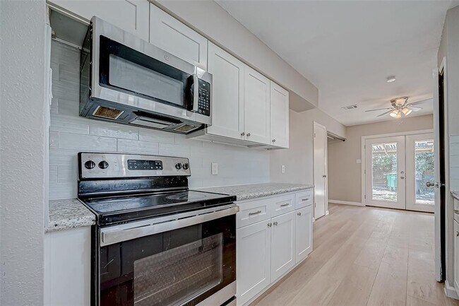 Building Photo - 7315 Housman St