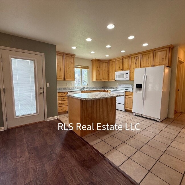 Building Photo - 4043 W Cimarron